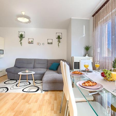 Apartman Andi Apartment Pula Bagian luar foto