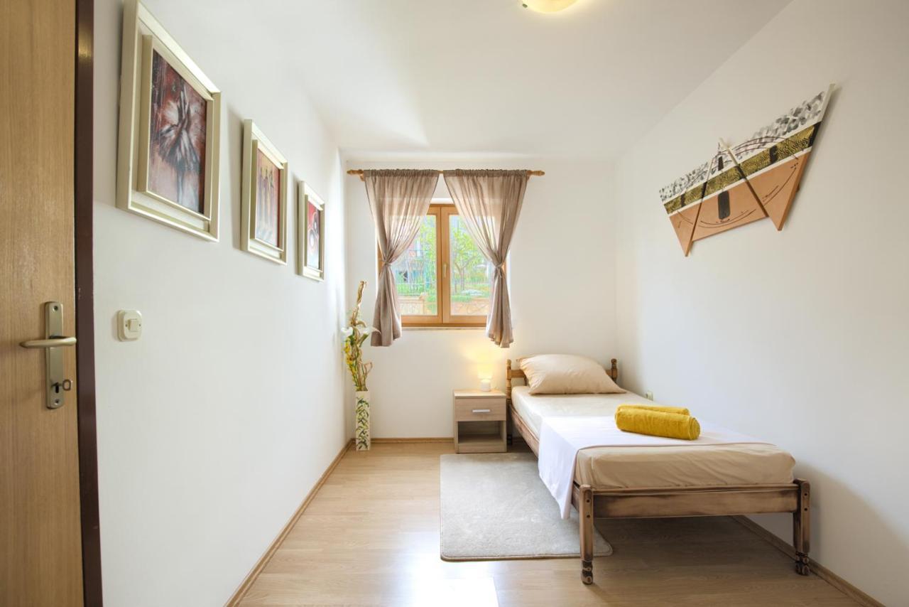 Apartman Andi Apartment Pula Bagian luar foto